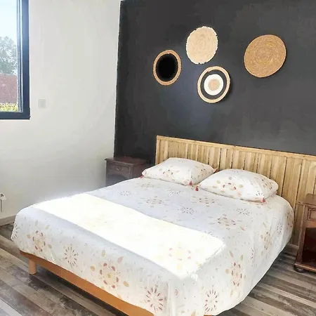 Maison De Charme A Avec Jardin Clos 度假居